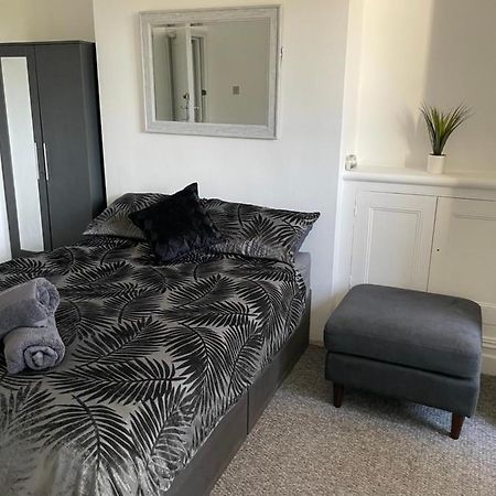Tiye Estates Short Stay Stoke-on-Trent Exterior photo